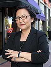Naomi Hirahara